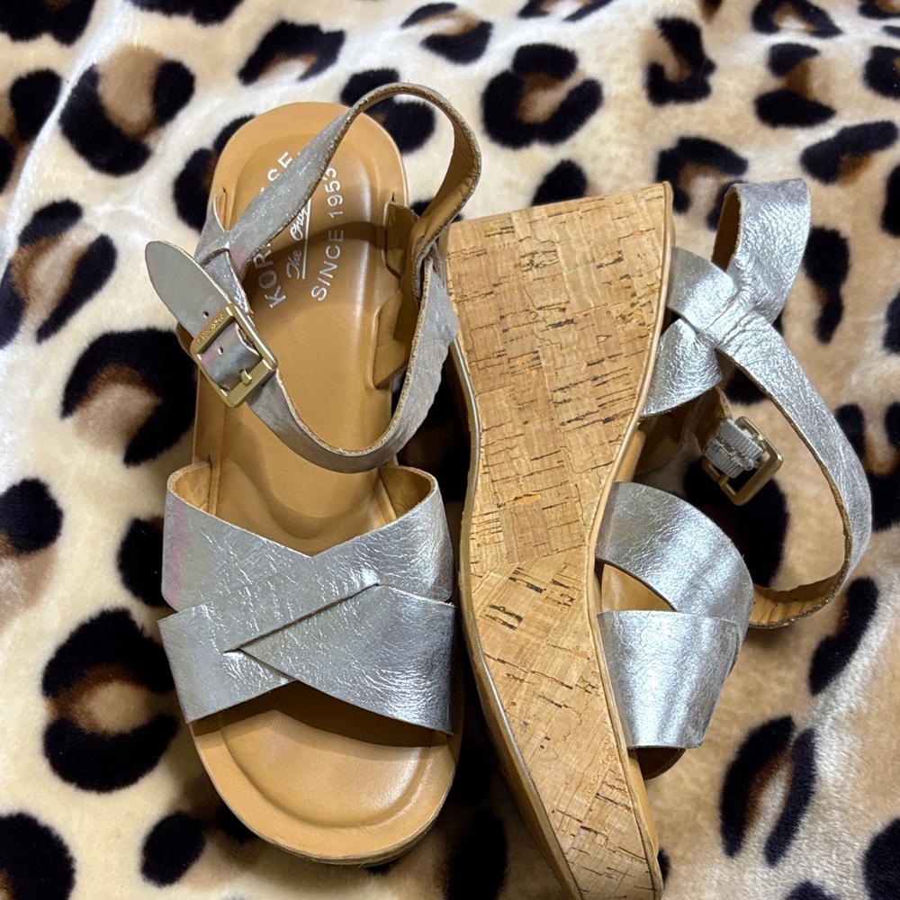 Stylish Silver Platform Sandals size 8 Kork Ease - Picture 2 of 8